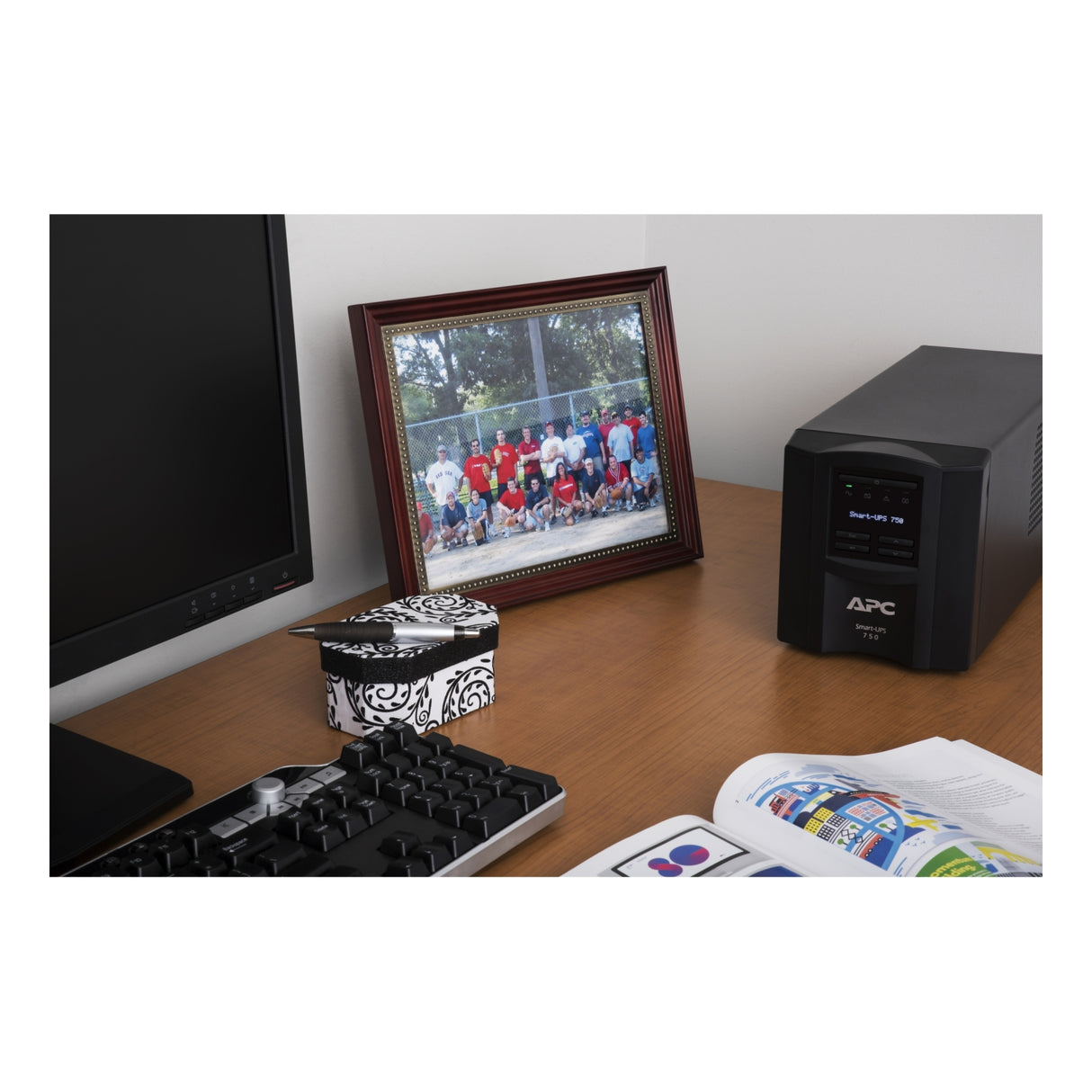 APC Smart-UPS SMT750C 750VA LCD 120V with SmartConnect Uninterruptible Power Supply APC