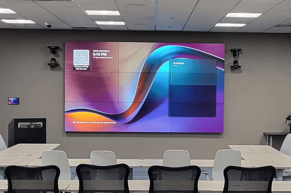 Conference room with a large screen and seating arrangement.