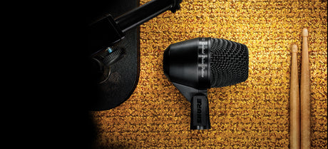 Shure PGA52-XLR Cardioid swivel-mount dynamic kick-drum microphone - XLR-XLR cable Microphnes Shure