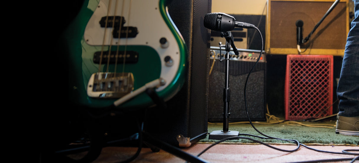 Shure PGA52-XLR Cardioid swivel-mount dynamic kick-drum microphone - XLR-XLR cable Microphones Shure
