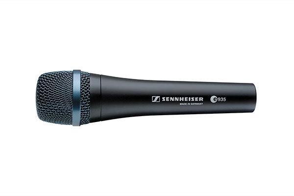 Sennheiser e 935 Handheld microphone (cardioid, dynamic) with 3-pin XLR-M. Includes (1) MZQ 800 clip and (1) carrying pouch (11.6 oz) - Creation Networks